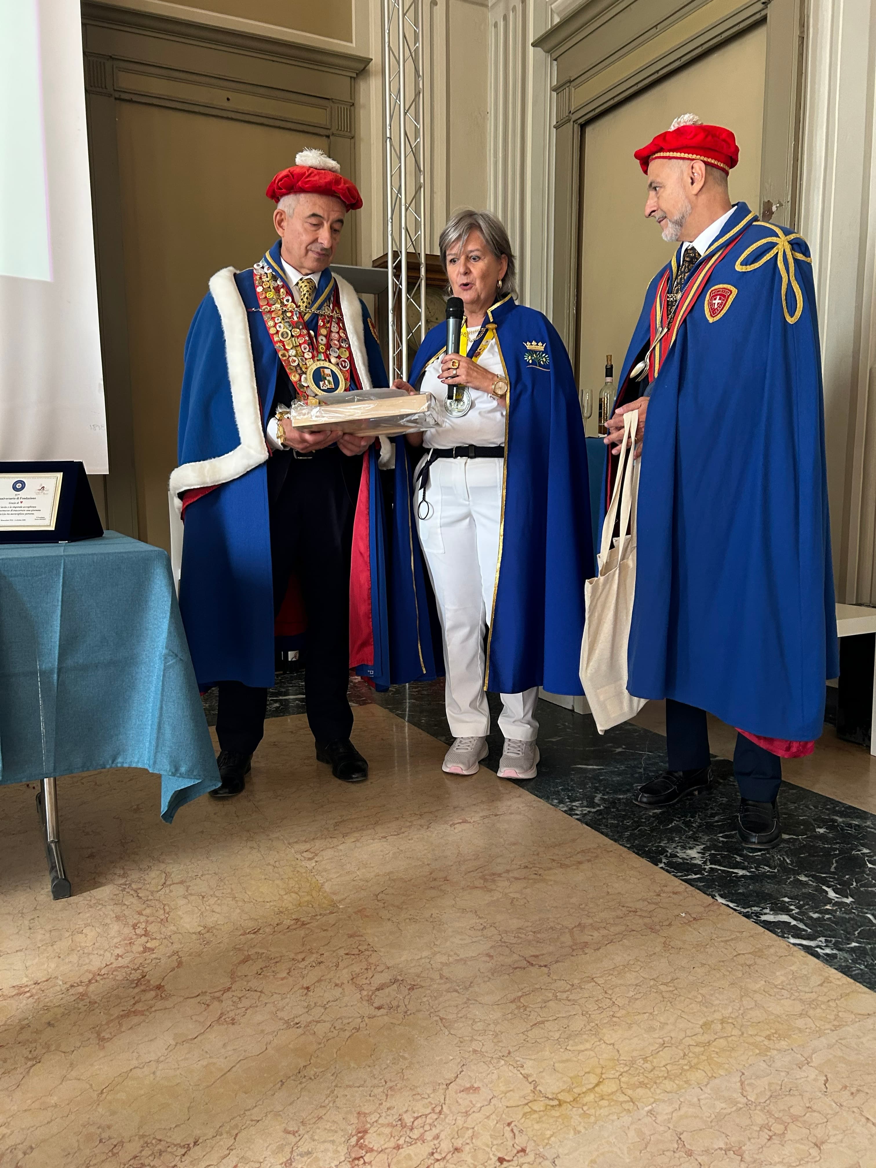Luisa Delpiano Inversi à Moncalieri lors de la rencontre avec la Confraternita de la Tripa ed Muncalé