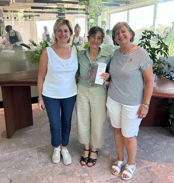 Luisa, Rossana e Laura Colagreco del Mirazur con il libro Profumo di Lavanda e Vento