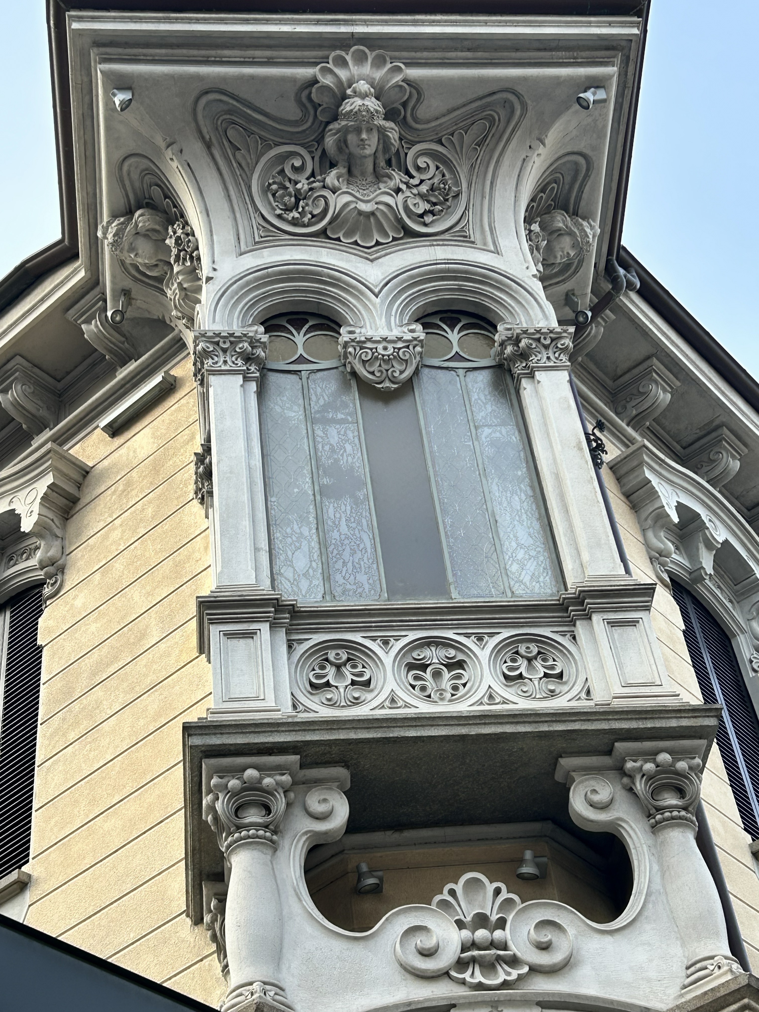 Balcone Liberty a Torino
