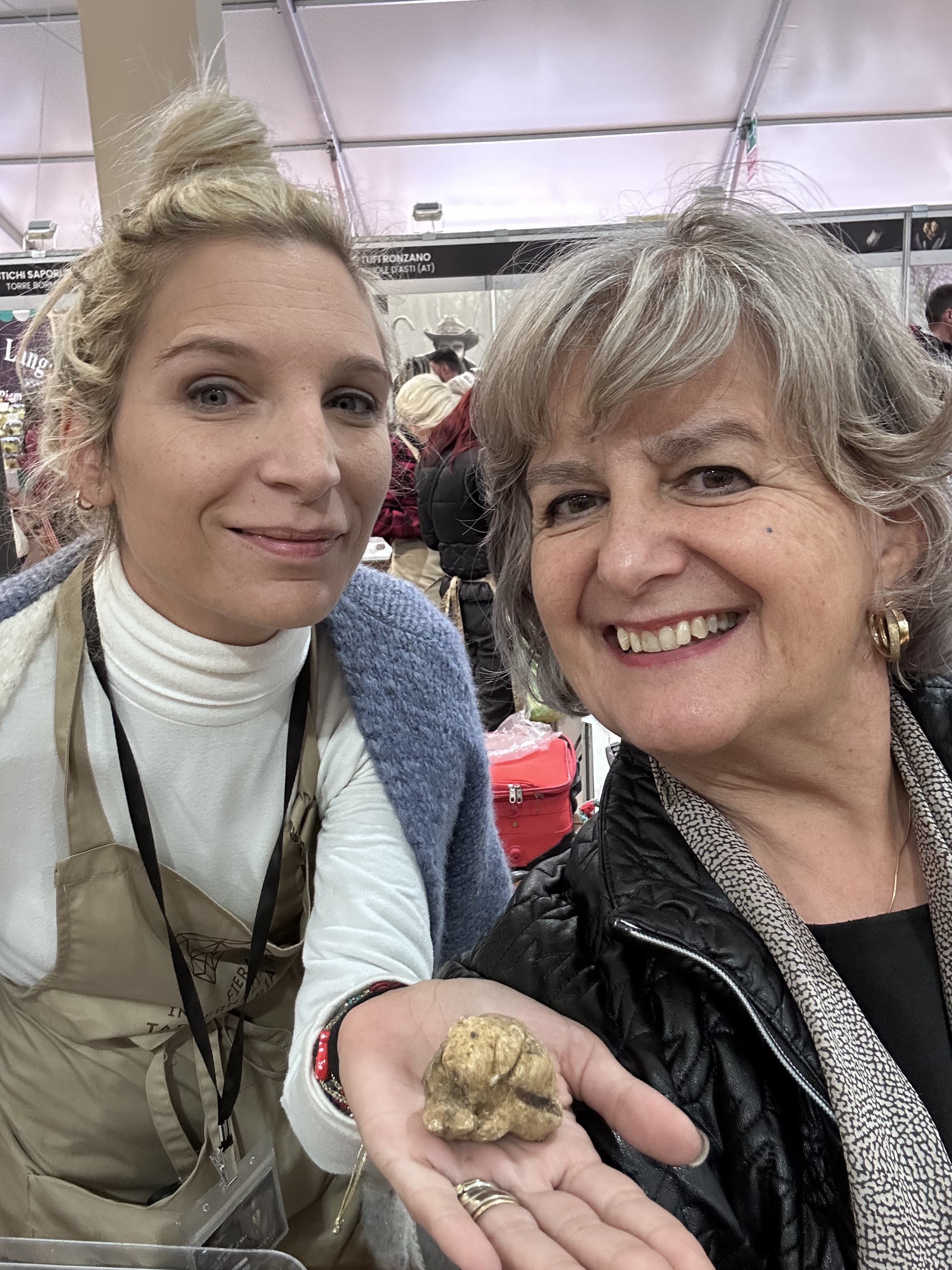 Luisa Delpiano Inversi con il tartufo, nel territorio di Langhe Monferrato Roero